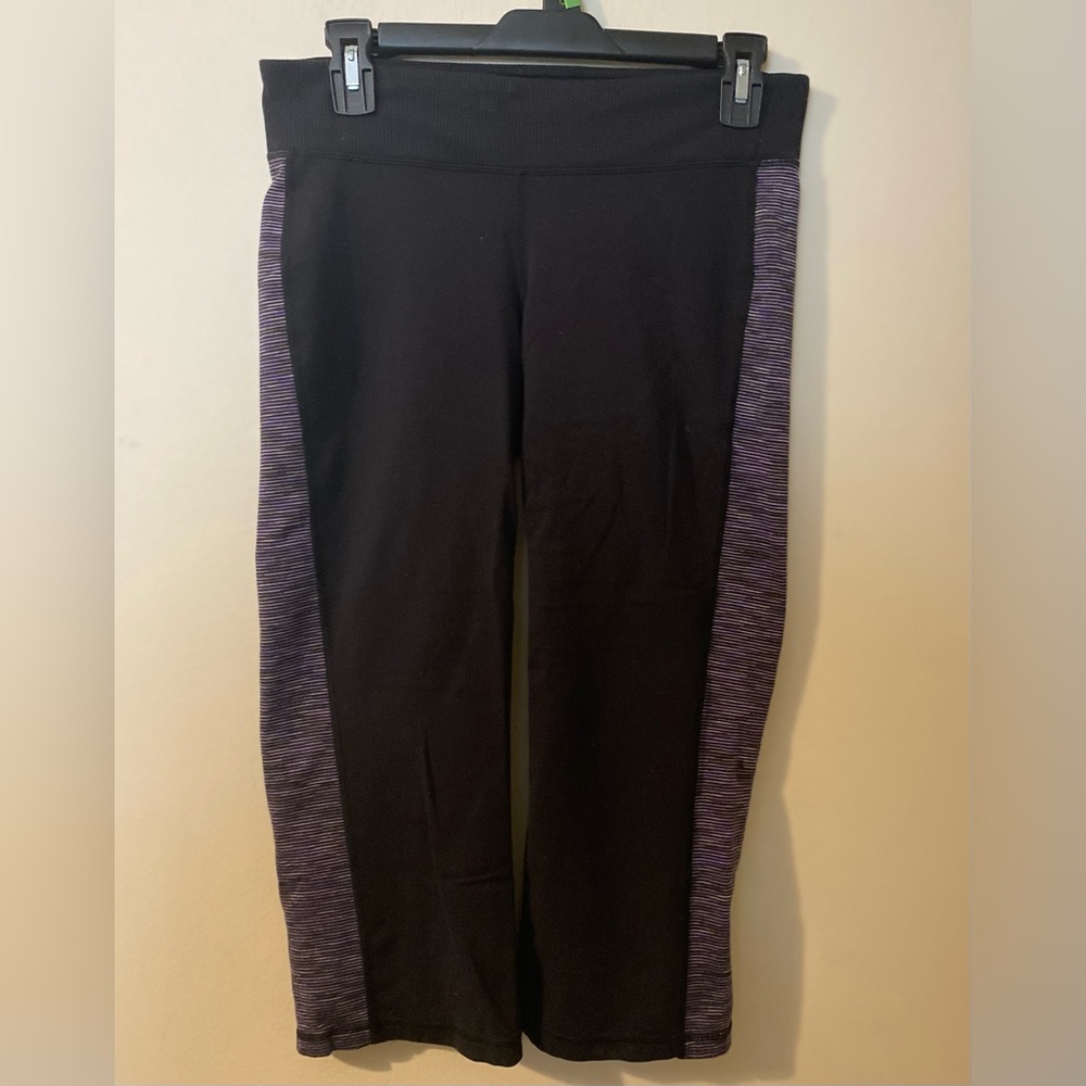 Athleta Women's KickBooty Capri Leggings Size Small Crop‎ Black Purple Yoga